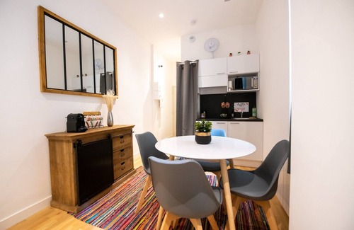 Les Cordeliers Apartment | Inviting Le St Germain - Central Studio with Breakfast & Kitchen