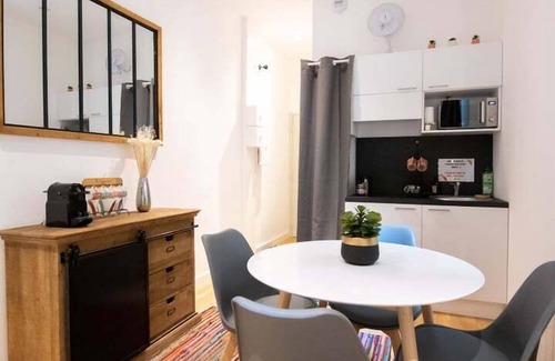 Les Cordeliers Apartment | Inviting Le St Germain - Central Studio with Breakfast & Kitchen