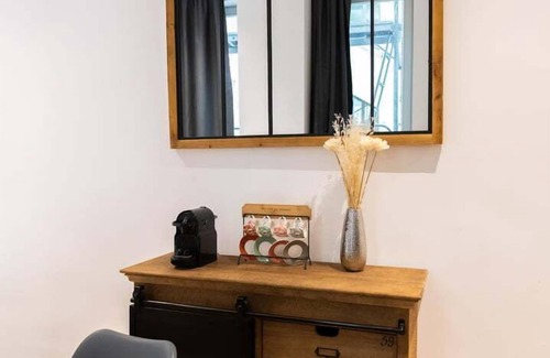 Les Cordeliers Apartment | Inviting Le St Germain - Central Studio with Breakfast & Kitchen