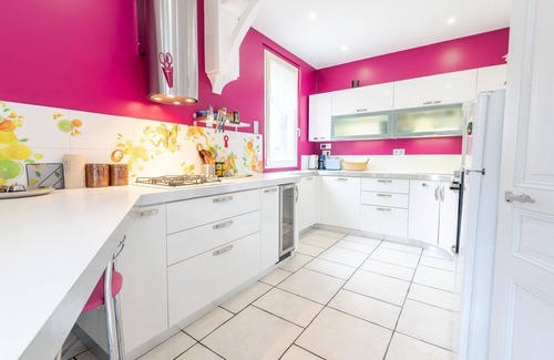 Saint-Pierre-des-Corps House | Top-Rated Le Stalingrad with Spa & Family-Friendly Amenities