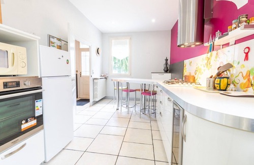 Saint-Pierre-des-Corps House | Top-Rated Le Stalingrad with Spa & Family-Friendly Amenities