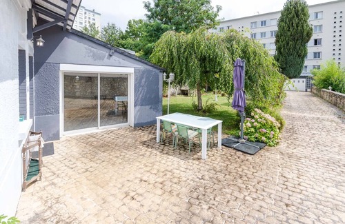 Saint-Pierre-des-Corps House | Top-Rated Le Stalingrad with Spa & Family-Friendly Amenities
