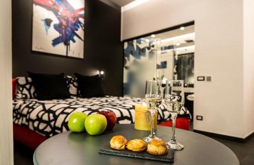 Mergellina Bed & Breakfast | Indulge at Le stanze del Barone: 4-Star Family Retreat