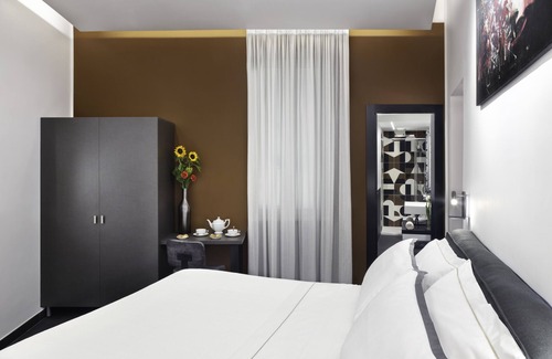 Mergellina Bed & Breakfast | Discover Le stanze del Barone: Family-Friendly Comfort
