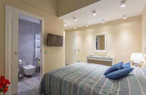 Oltrarno House | Cozy Stays at Le Stanze di Carla: Kitchen & Private Bath