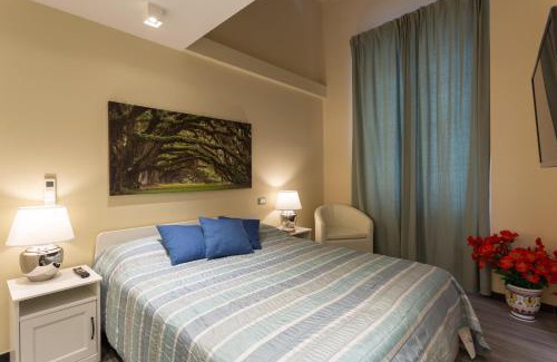 Oltrarno House | Cozy Stays at Le Stanze di Carla: Kitchen & Private Bath