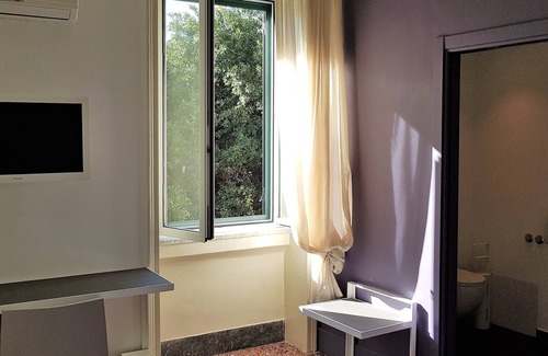 Messina Bed & Breakfast | Delightful Stay at Le Stanze di Piazza Cairoli with Spa Access