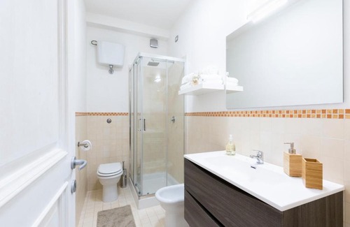 Osimo Apartment | Discover Le Stanze di Vicolo Bonfigli: Oceanfront Oasis