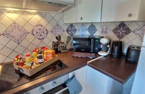 Thieux Apartment | Convenient Le Stop n'Go CDG Near Astérix & Paris