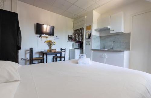 Seigy Apartment | Pet-Friendly Retreat at Le Studio d'Isa - Great for Families