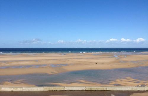 Wissant Apartment | Oceanfront Escape at Le Studio de la Digue - 8.5/10 Rated