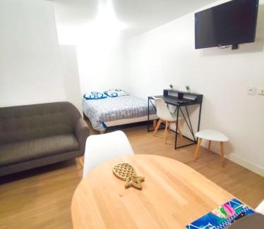 Montaubert - Rille - Saint-Sulpice Apartment | Budget-Friendly Stay at Le Studio du Château