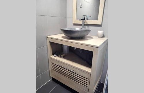 Mortagne-sur-Sevre Apartment | Child-Friendly Retreat: Le Studio Du Fou with 9.2/10 Rating