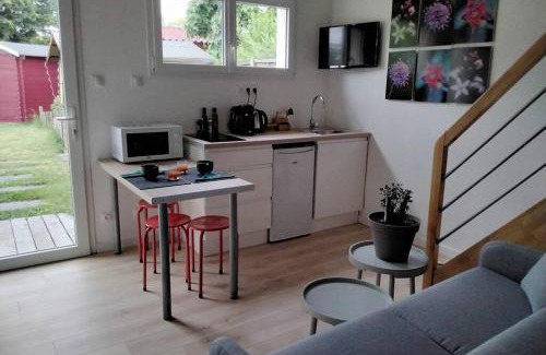 Mortagne-sur-Sevre Apartment | Child-Friendly Retreat: Le Studio Du Fou with 9.2/10 Rating