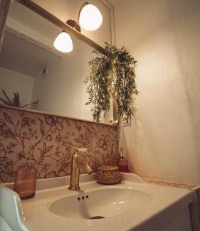 Chateaudun-Bannier Apartment | Pet & Child Friendly Retreat at Le Studio Dunois