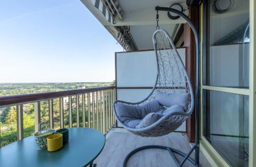 Montrichard Val de Cher Apartment | Enchanting Le Studio: Magical Views in Montrichard