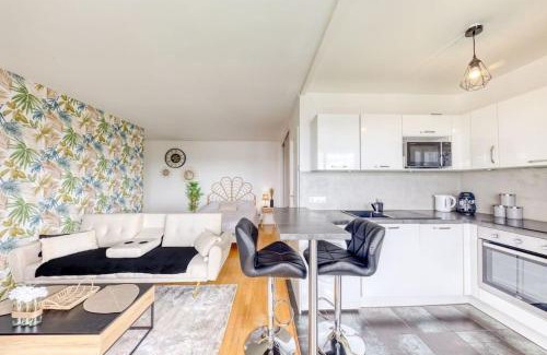 Saint-Maurice Apartment | Stunning Views of the Eiffel Tower Near JO 2024