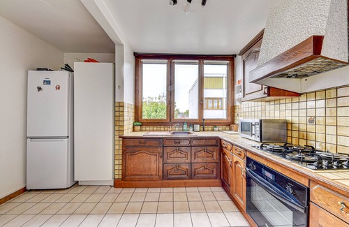 Quartier des Coteaux de l'Orge Apartment | Peaceful Getaway Near Paris with Spa and Family Amenities
