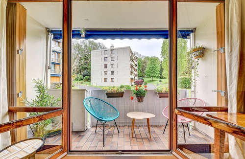 Quartier des Coteaux de l'Orge Apartment | Peaceful Getaway Near Paris with Spa and Family Amenities