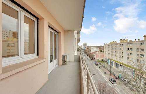 Croix de Pierre Apartment | Explore Le Synopsis: Cozy T3 with Garage & Spa Amenities