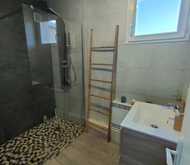 Semeac Apartment | Family-Friendly Getaway at Le T2 de Julien