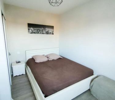 Semeac Apartment | Family-Friendly Getaway at Le T2 de Julien