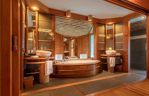 Taha'a Resort | Luxury Retreat at Le Taha'a by Pearl Resorts - 5 Star Oasis