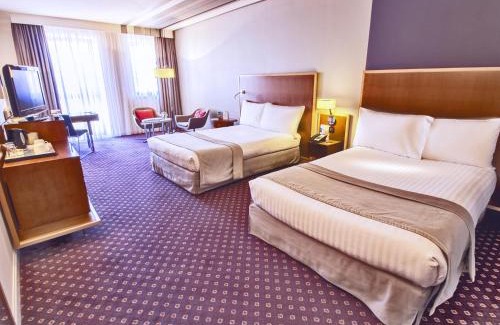 Biarritz City Centre Hotel | Relax at Radisson Blu Hotel Biarritz with Oceanfront Spa