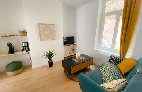 Calais Apartment | Cozy Le Temple 1: Ideal for Families with Kitchen Access
