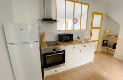 Calais Apartment | Cozy Le Temple 2: Family-Friendly Apartment with Kitchen