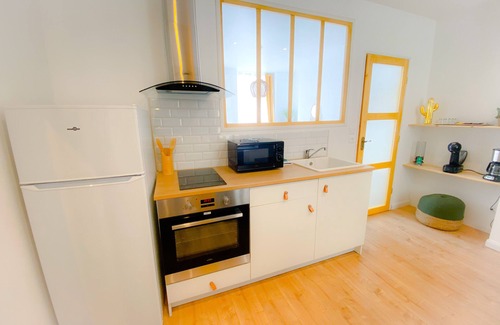 Calais Apartment | Cozy Le Temple 2: Family-Friendly Apartment with Kitchen