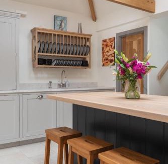 Salcombe House | Discover Family-Friendly Comfort at Le Temps Perdu Hotel