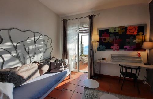 Torre del Mare Bed & Breakfast | Pet-Friendly LE TERRE DEL DRAGO Apartment with Ocean View