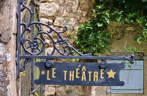 Marigny-sur-Yonne House | Pet-Friendly Getaway at Le Théâtre for Families