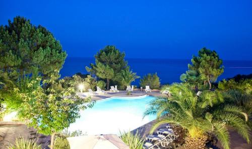 Sari-Solenzara Villa | Beachfront Bliss at Le Thyreneen with Pool & Ocean Views