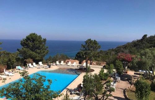Sari-Solenzara Villa | Beachfront Bliss at Le Thyreneen with Pool & Ocean Views