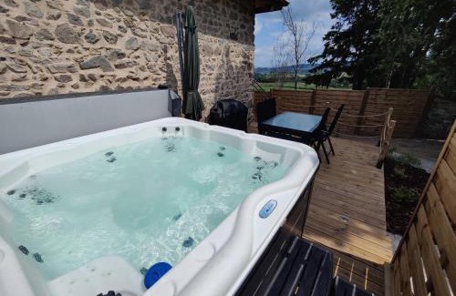 Roannais Agglomeration House | Relax at Le Tilleul et Spa: Pet-Friendly Retreat Awaits