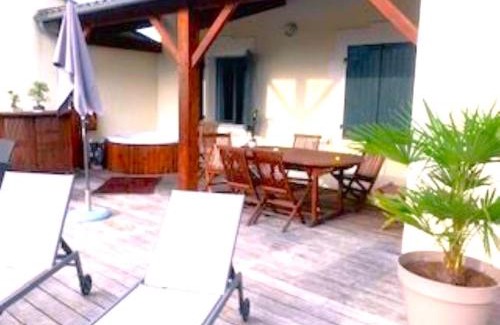 Chalais House | Pet-Friendly Retreat at Le Tilleul Gite Sud Charente