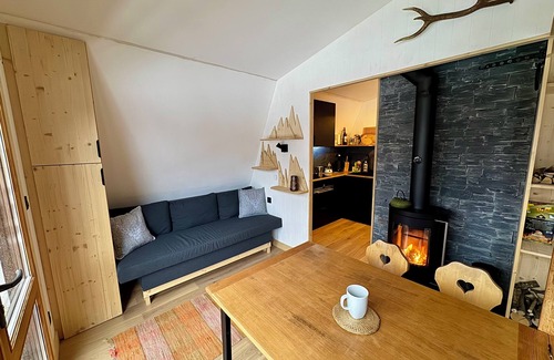 Premanon Ski Chalet | Le Tiny Chalet: Authentic Retreat on the Slopes