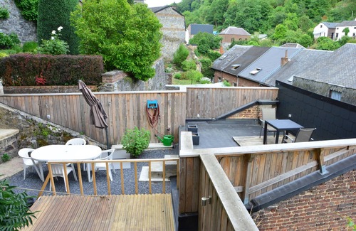 Dinant Apartment | Stay at Le Toit de Dinant: Family-Friendly with Breakfast