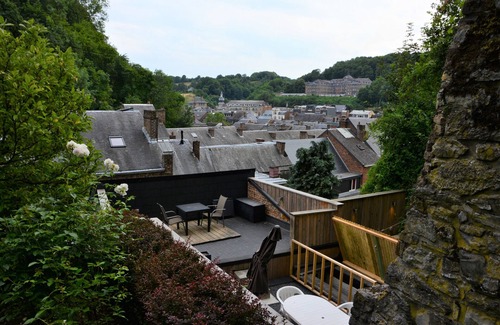 Dinant Apartment | Stay at Le Toit de Dinant: Family-Friendly with Breakfast
