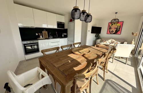 Tardinghen House | Relax at Le Toit Penché with Ocean Views and Spa Amenities