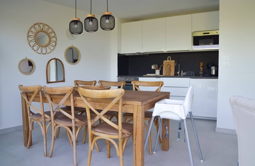 Tardinghen House | Relax at Le Toit Penché with Ocean Views and Spa Amenities