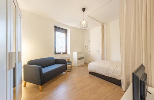 Castelsarrasin Apartment | Convenient Le Toit Terrasse with Easy Parking & Family Friendly
