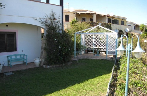 Isola di Capo Rizzuto Villa | Discover Le Tre Rose Mare: Pet-Friendly Oceanfront Escape