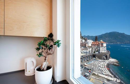 Atrani House | Experience Le Tre Sirene: Oceanfront Retreat with Hot Tub