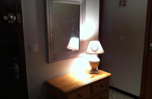 Font-Romeu-Odeillo-Via Apartment | Cozy Le Trebens: Steps from the Cable Car & Dining
