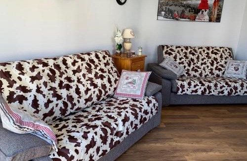 Font-Romeu-Odeillo-Via Apartment | Cozy Le Trebens: Steps from the Cable Car & Dining