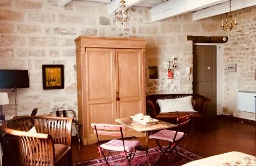 Uzes Apartment | Guest Rated 8.9: Experience Comfort at Le Trente Trois
