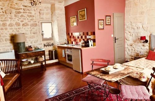 Uzes Apartment | Guest Rated 8.9: Experience Comfort at Le Trente Trois
